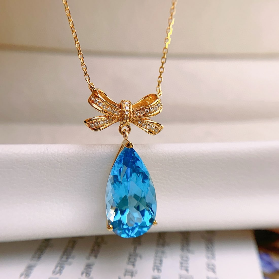 14k Gold 5.50 Ct Natural Topaz & Diamond Necklace - 4