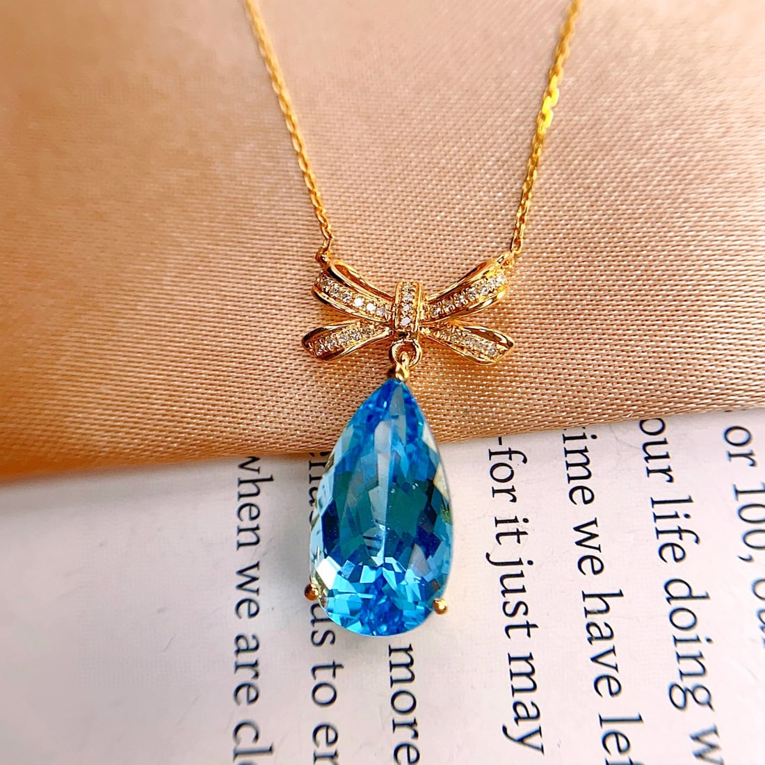 14k Gold 5.50 Ct Natural Topaz & Diamond Necklace - 5