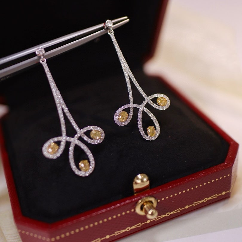 14k Gold 1.54 Ctw Natural Yellow Diamond & Diamond Earrings: Ref:231060317 // gold content:14k gold // main gemstone:yellow diamond // shape:oval // carat weight:0. 58ct // color:yellow // treatment:natural // // adjacent gemstone 2 : diamond // shape:round //