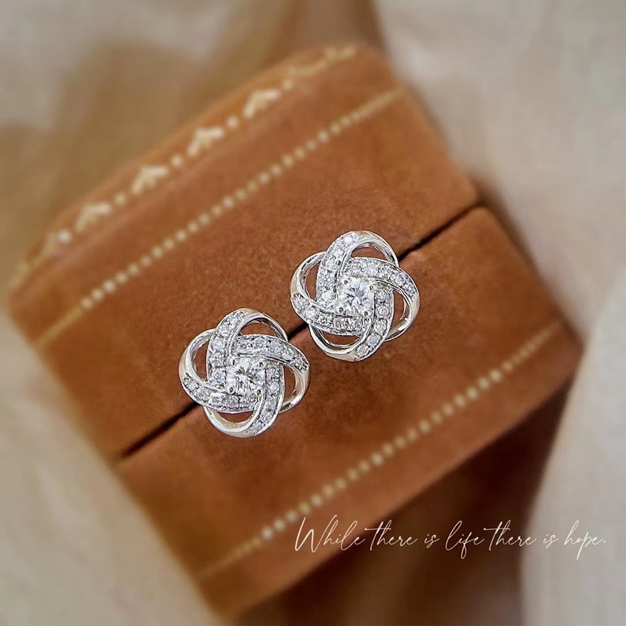 14k Gold 0.28 Ct Natural H Diamond Earrings: Ref:231060320 // gold content:14k gold // main gemstone:diamond // shape:round // carat weight:0. 28ct // clarity grade:vs-si // color:h // treatment:natural // cut grade:g // High Estimate: 4300