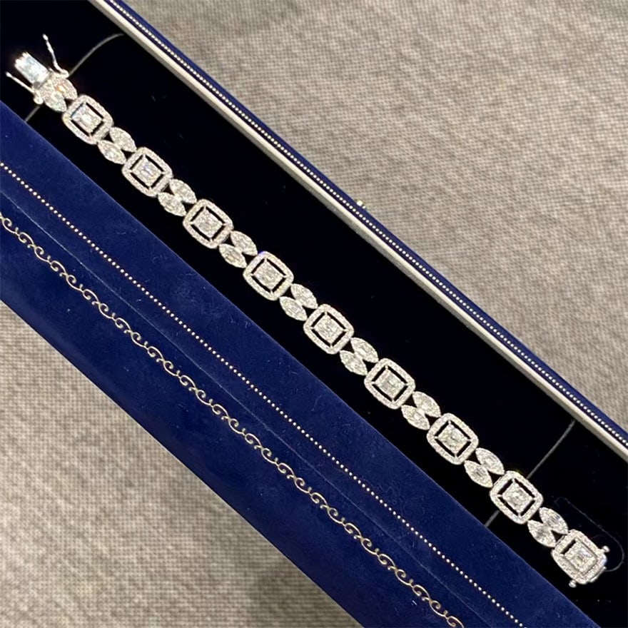 14k Gold 5 Ct Natural H Diamond Bracelet: Ref:231060327 // gold content:14k gold // main gemstone:diamond // shape:multiply // carat weight:5ct // clarity grade:vs-si // color:h // treatment:natural // High Estimate: 22000 Low Estimate: