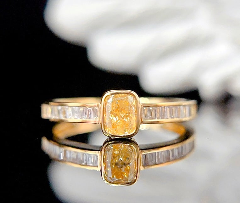 14k Gold 0.44 Ctw Natural Yellow Diamond & Diamond Ring: Ref:231060329 // gold content:14k gold // ring size:7. 25us // // main gemstone:yellow diamond // shape:cushion // carat weight:0. 28ct // color:yellow // treatment:natural // // adjacent gemstone 2