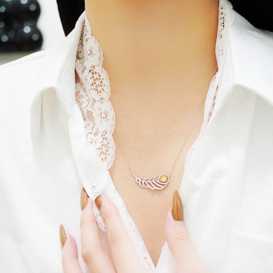 14k Gold 0.55 Ct Natural Color Diamond Necklace - 5