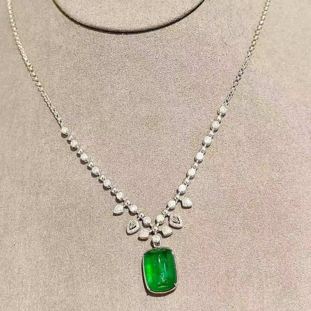 14k Gold 10.36 Ctw Vivid Green Natural Emerald & Diamond Necklace: Ref:231060342 // gold content:14k gold // main gemstone:emerald // shape:sugar-loaf // carat weight:9. 69ct // color:vivid green // treatment:natural // // adjacent gemstone 2 : diamond // shape:multi