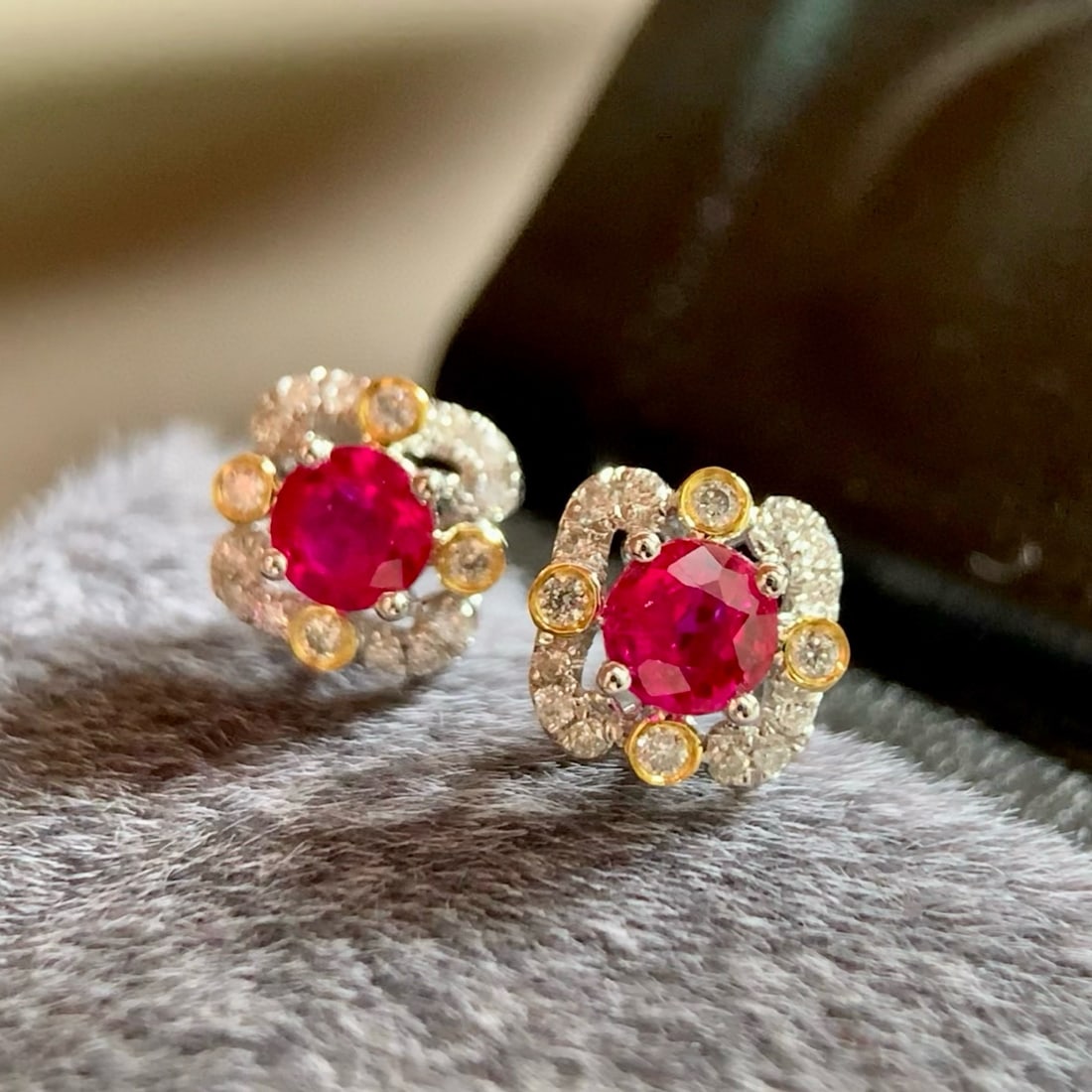 14k Gold 0.72 Ctw Natural Ruby & Diamond Earrings: Ref:231060354 // gold content:14k gold // main gemstone:ruby // shape:round // carat weight:0. 60ct // color:red // treatment:natural // cut grade:g // // adjacent gemstone 2 : diamond // shape:round