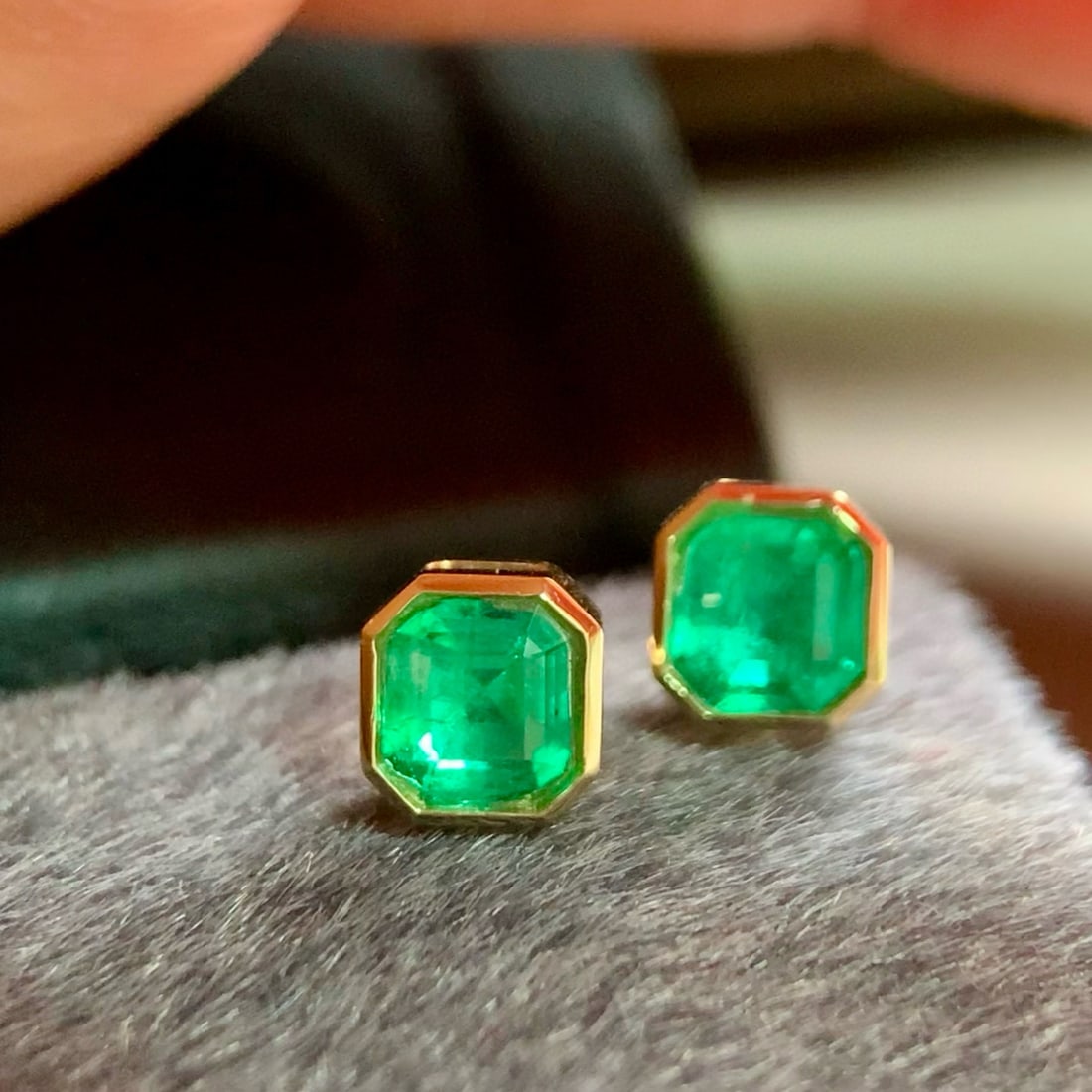 14k Gold 0.64 Ct Natural Emerald Earrings - 3