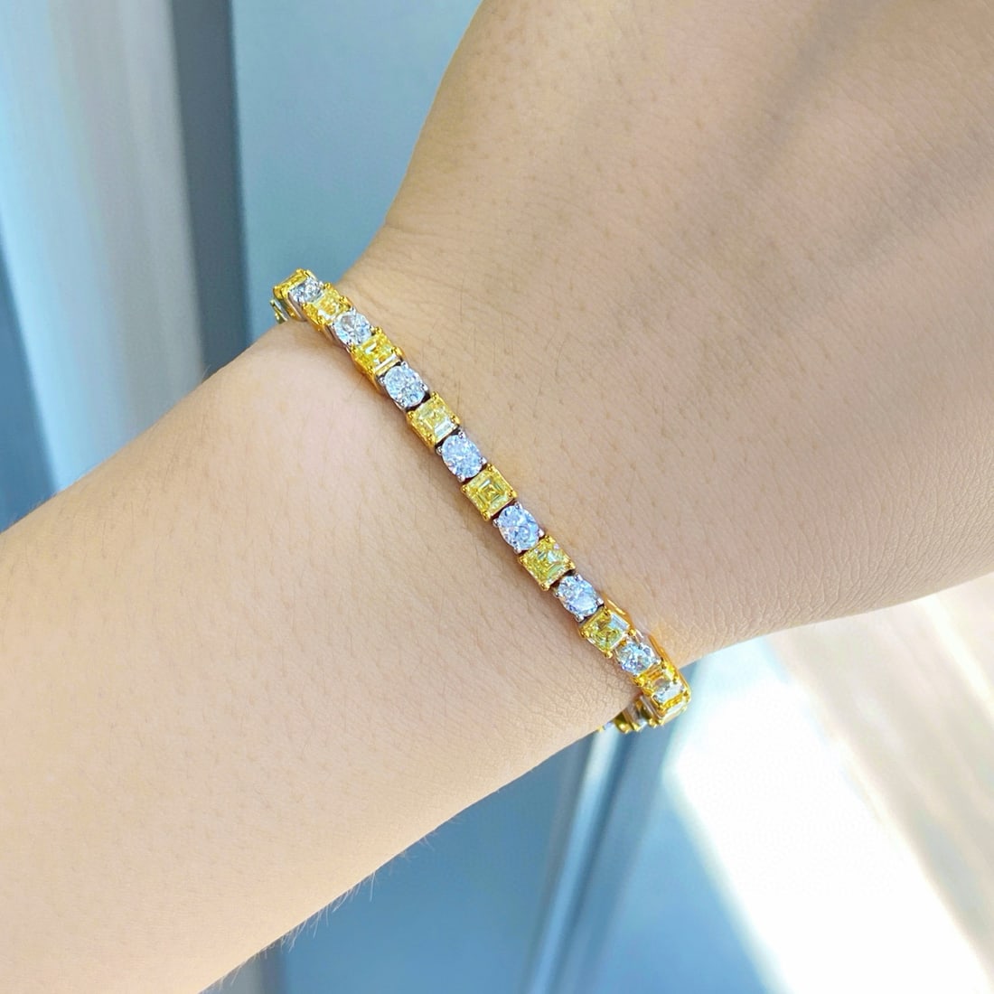 14k Gold 8.98 Ctw Natural Yellow Diamond & Diamond Bracelet - 4