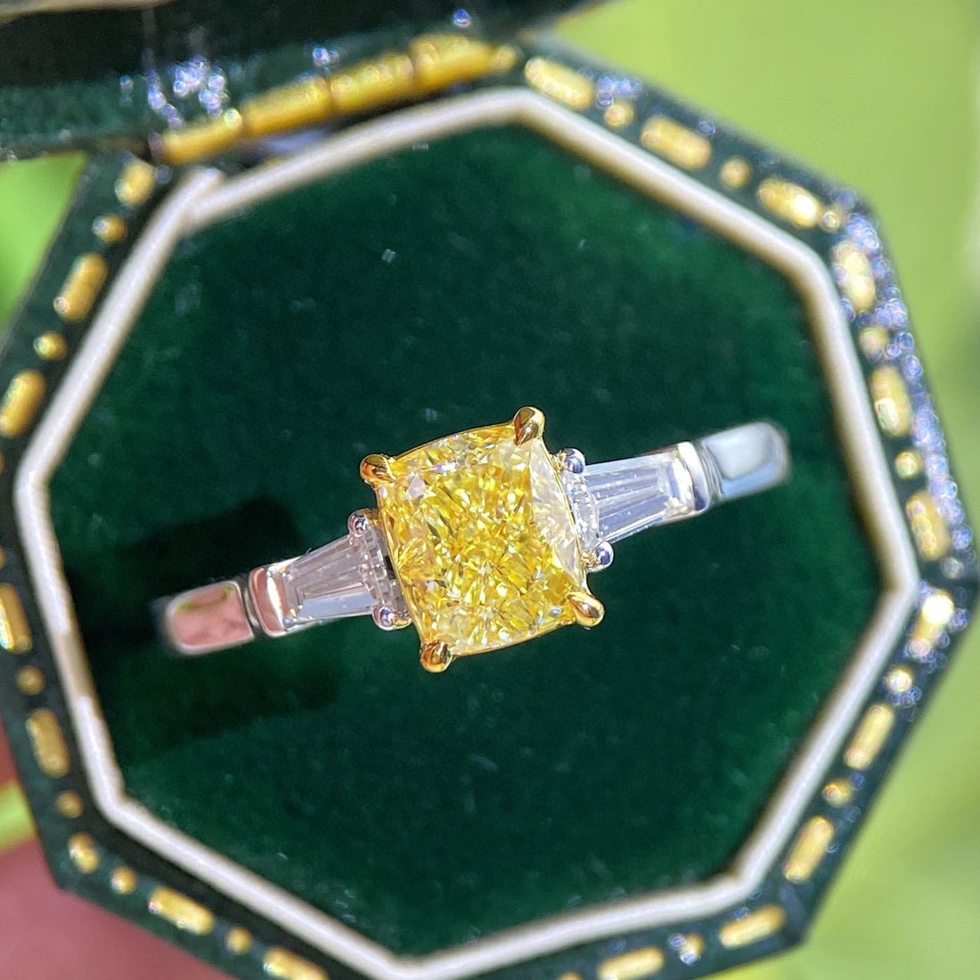 14k Gold 1.29 Ctw Natural Yellow Diamond & Diamond Ring: Ref:231060362 // gold content:14k gold // ring size:7. 25us // // main gemstone:yellow diamond // shape:cushion // carat weight:1. 00ct // color:yellow // treatment:natural // // adjacent gemstone 2