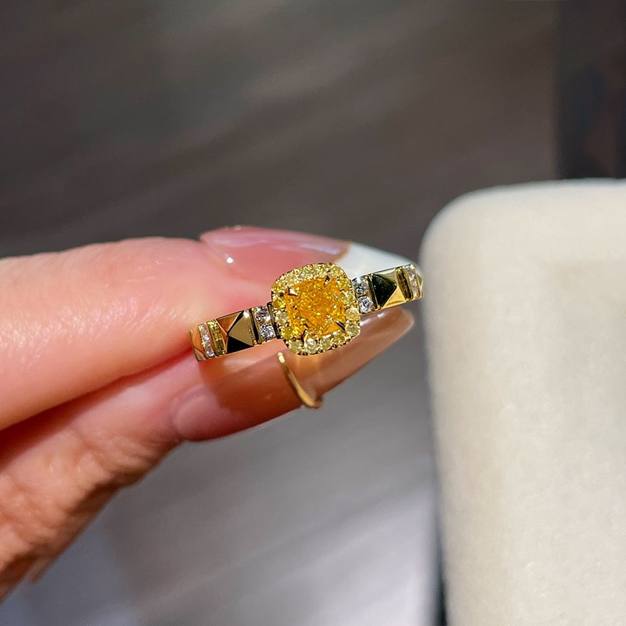 14k Gold 0.80 Ctw Natural Yellow Diamond & Diamond Ring: Ref:231060371 // gold content:14k gold // ring size:7. 25us // // main gemstone:yellow diamond // shape:cushion // carat weight:0. 5ct // color:yellow // treatment:natural // // adjacent gemstone 2 :