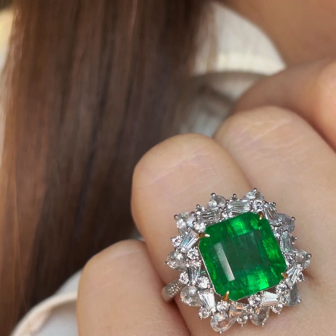 14k Gold 5.77 Ct Vivid Green Natural Emerald & Diamond & Sapphire Ring: Ref:231060392 // gold content:14k gold // ring size:7. 25us // // main gemstone:emerald // shape:octagonal // carat weight:5. 77ct // color:vivid green // treatment:natural // // adjacent gemstone 2