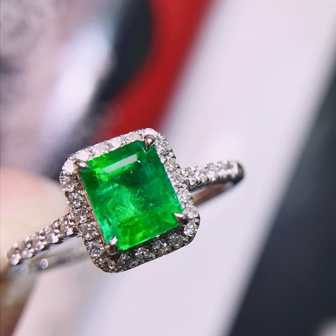 14k Gold 1.08 Ctw Vivid Green Natural Emerald & Diamond Ring: Ref:231060398 // gold content:14k gold // ring size:7. 25us // // main gemstone:emerald // shape:octagonal // carat weight:0. 8ct // color:vivid green // treatment:natural // // adjacent gemstone 2 :