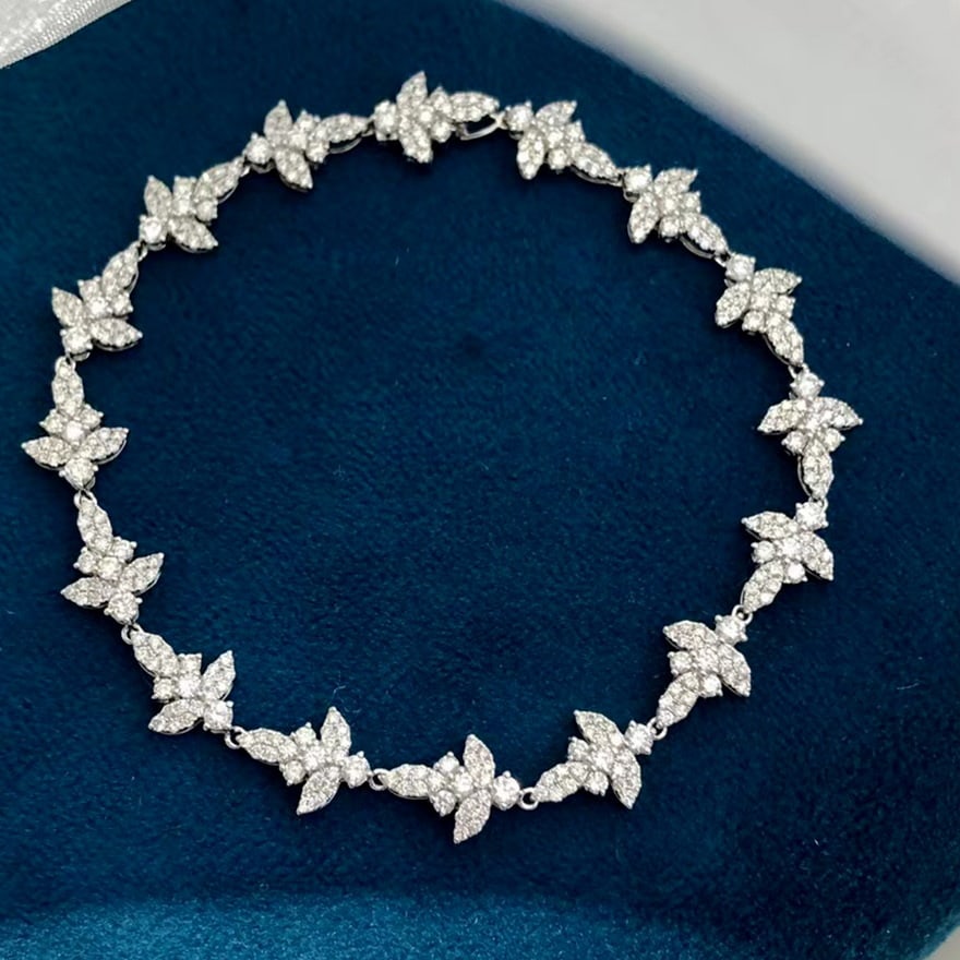 14k Gold 2.78 Ct Natural H Diamond Bracelet: Ref:231060403 // gold content:14k gold // main gemstone:diamond // shape:round // carat weight:2. 78ct // clarity grade:vs-si // color:h // treatment:natural // cut grade:g // Low Estimate: 10000