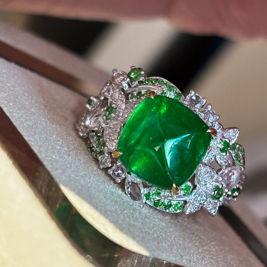 14k Gold 5.39 Ct Vivid Green Natural Emerald & Diamond & Tsavorite Ring: Ref:231060405 // gold content:14k gold // ring size:7. 25us // // main gemstone:emerald // shape:sugar-loaf // carat weight:5. 39ct // color:vivid green // treatment:natural // // adjacent gemstone 2 