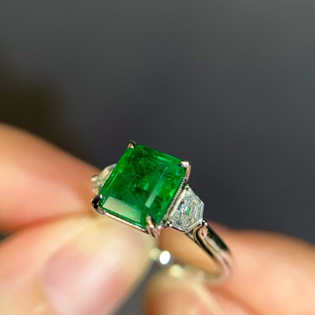14k Gold 3.07 Ctw Vivid Green Natural Emerald & Diamond Ring - 2