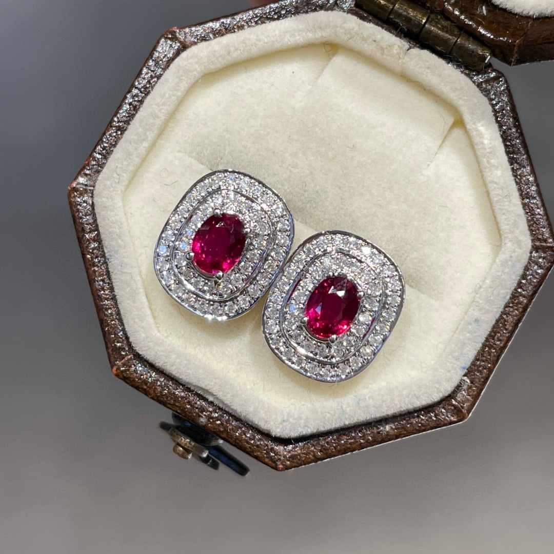 14k Gold 0.59 Ct Natural Ruby & Diamond Earrings: Ref:231060429 // gold content:14k gold // main gemstone:ruby // shape:oval // carat weight:0. 59ct // color:red // treatment:natural // // adjacent gemstone 2 : diamond // shape:round // clarity