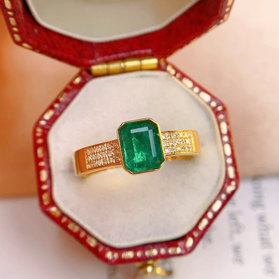 14k Gold 0.85 Ct Vivid Green Natural Emerald & Diamond Ring: Ref:231060435 // gold content:14k gold // ring size:7. 25us // // main gemstone:emerald // shape:octagonal // carat weight:0. 85ct // color:vivid green // treatment:natural // // adjacent gemstone 2