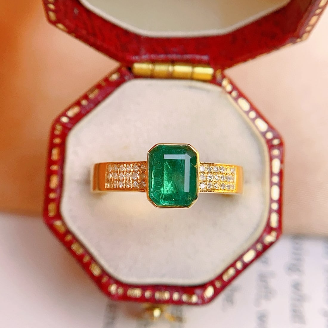 14k Gold 0.85 Ct Vivid Green Natural Emerald & Diamond Ring - 3