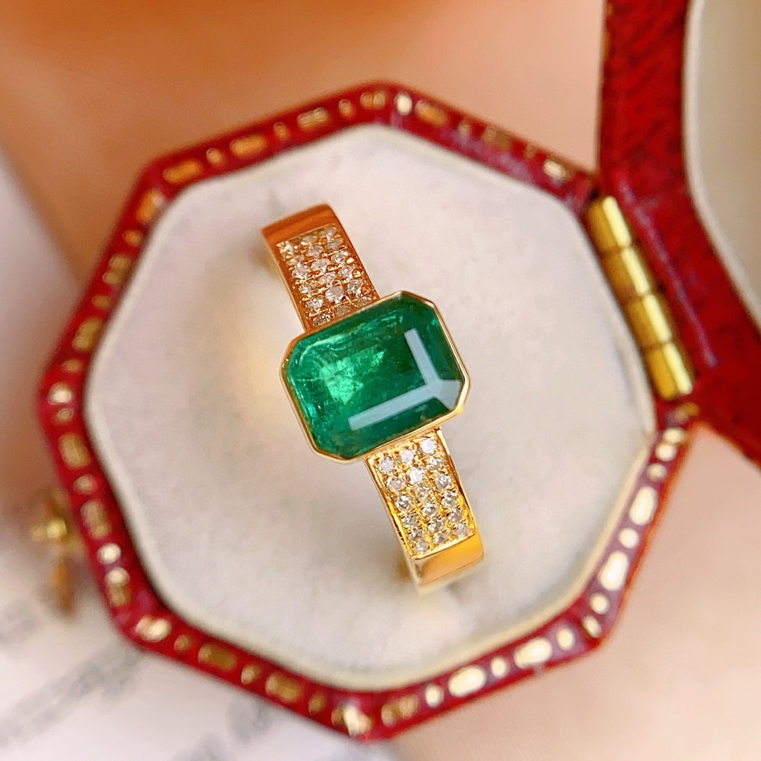 14k Gold 0.85 Ct Vivid Green Natural Emerald & Diamond Ring - 5