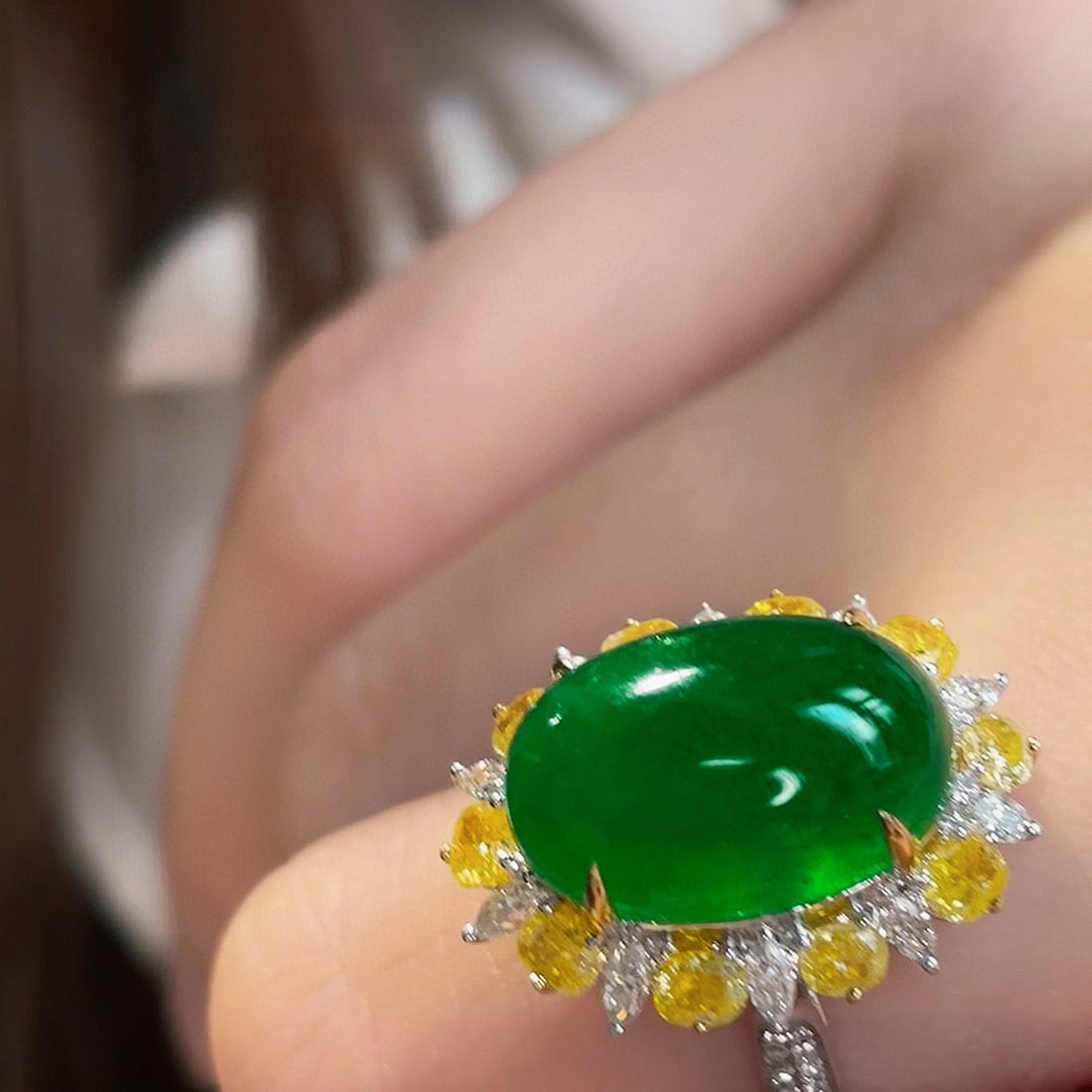 14k Gold 8.28 Ct Vivid Green Natural Emerald & Diamond Ring - 2