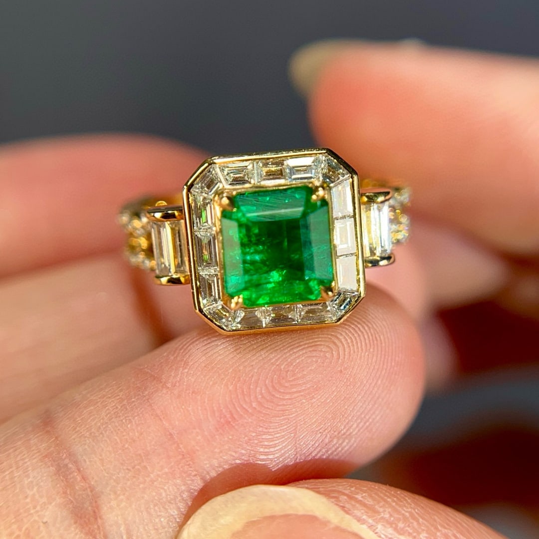 14k Gold 2.62 Ctw Vivid Green Natural Emerald & Diamond Ring: Ref:231060449 // gold content:14k gold // ring size:7. 25us // // main gemstone:emerald // shape:octagonal // carat weight:1. 70ct // color:vivid green // treatment:natural // // adjacent gemstone 2