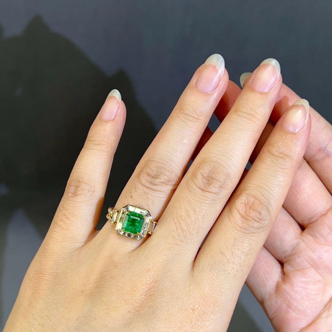 14k Gold 2.62 Ctw Vivid Green Natural Emerald & Diamond Ring - 3