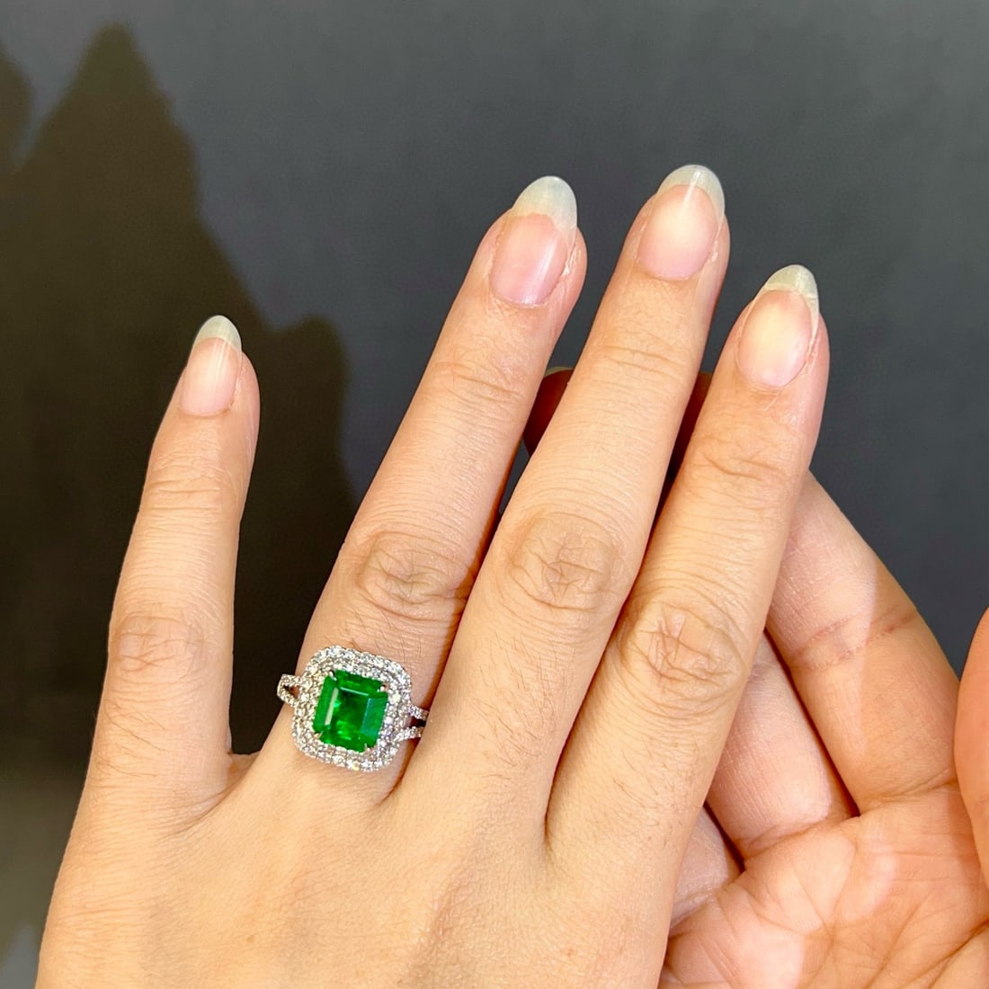 14k Gold 4.00 Ctw Vivid Green Natural Emerald & Diamond Ring - 5