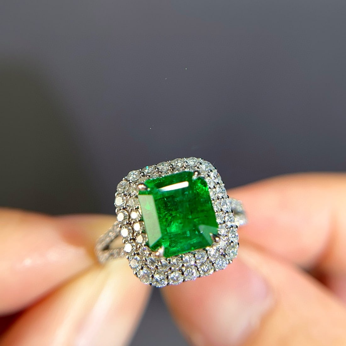 14k Gold 4.00 Ctw Vivid Green Natural Emerald & Diamond Ring - 6