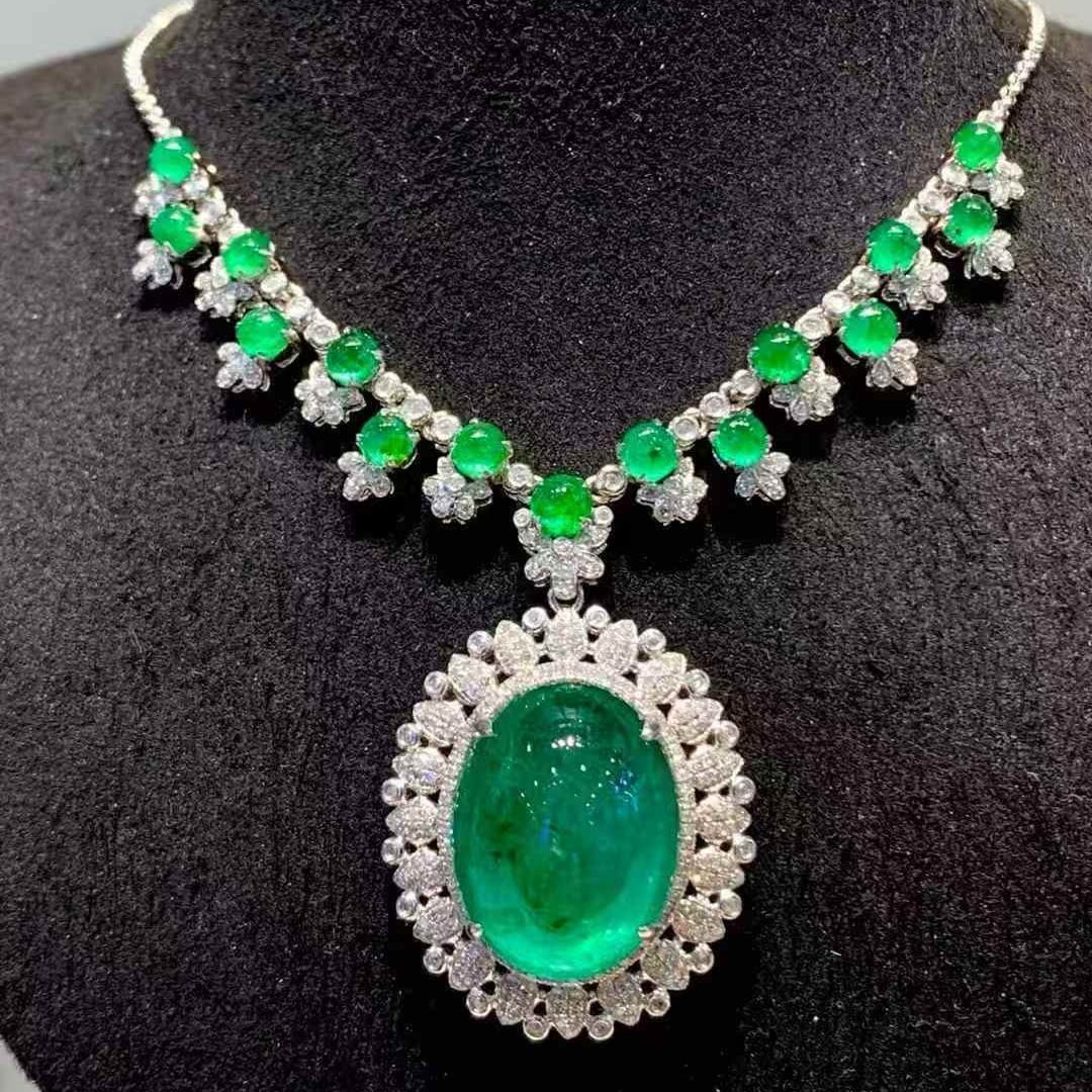 14k Gold 19.8 Ct Natural Emerald & Diamond Necklace: Ref:231061001 // gold content:14k gold // main gemstone:emerald // shape:oval & round // carat weight:19. 8ct // color:green // treatment:natural // // adjacent gemstone 2 : diamond // shape:round // 