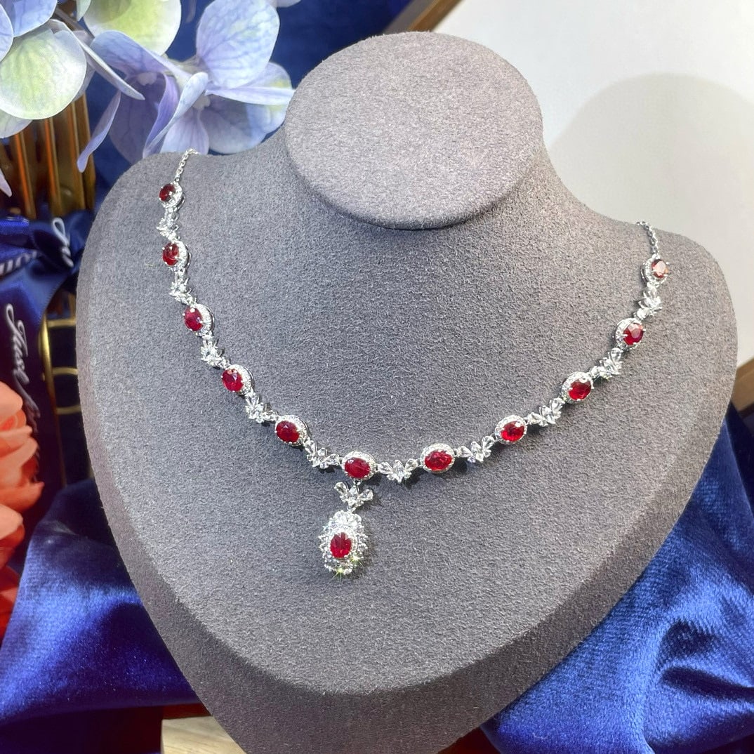 14k Gold 6.18 Ctw Natural Ruby & Diamond Necklace: Ref:231061003 // gold content:14k gold // main gemstone:ruby // shape:oval // carat weight:5. 75ct // color:red // treatment:natural // // adjacent gemstone 2 : diamond // shape:round // carat