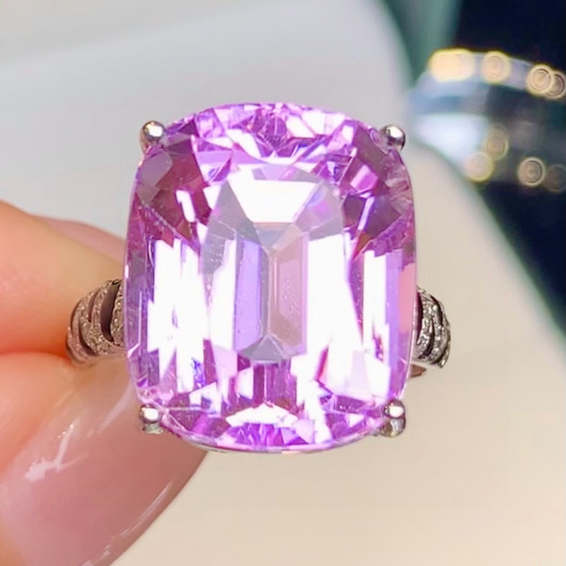 14k Gold 19.6 Ct Natural Kunzite & Diamond Ring: Ref:231061020 // gold content:14k gold // ring size:7. 25us // // main gemstone:kunzite // shape:cushion // carat weight:19. 6ct // color:purple // treatment:natural // // adjacent gemstone 2 :