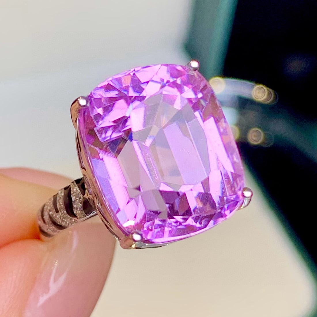 14k Gold 19.6 Ct Natural Kunzite & Diamond Ring - 2