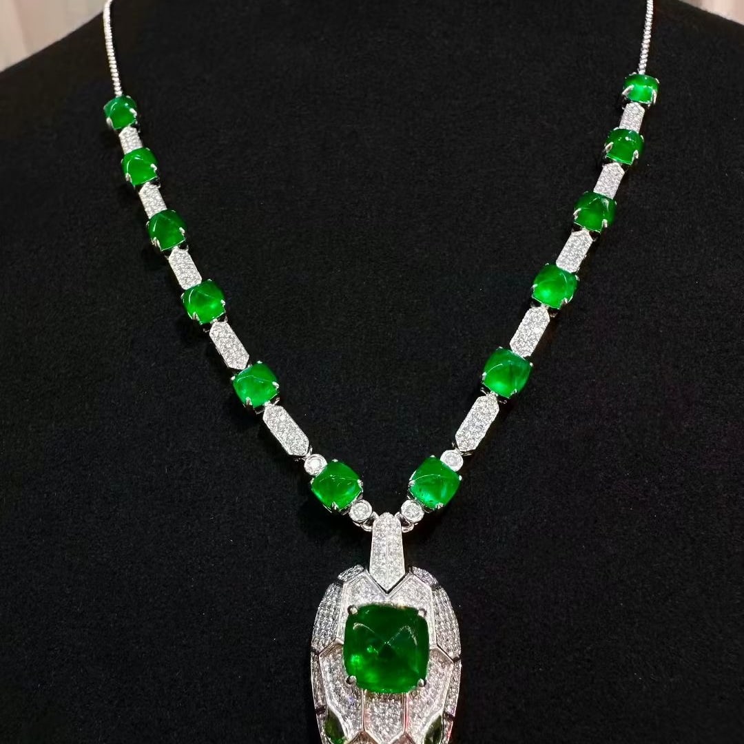 14k Gold 8.77 Ctw Natural Emerald & Diamond &snake Necklace: Ref:231061023 // gold content:14k gold // main gemstone:emerald // shape:sugar-loaf & pear // carat weight:7. 53ct // color:green // treatment:natural // // adjacent gemstone 2 : diamond // shape:roun