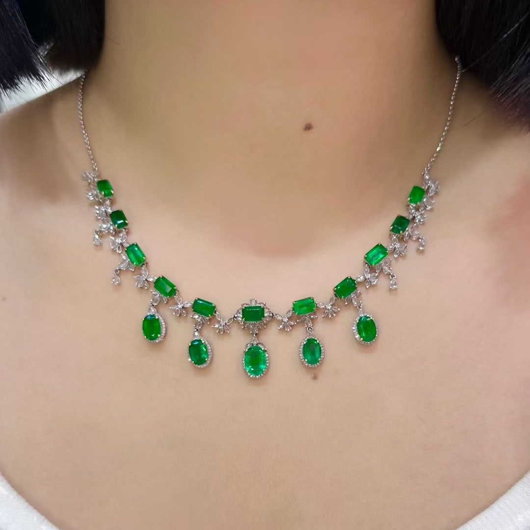 14k Gold 11.9 Ct Natural Emerald & Diamond & Sapphire Necklace - 3