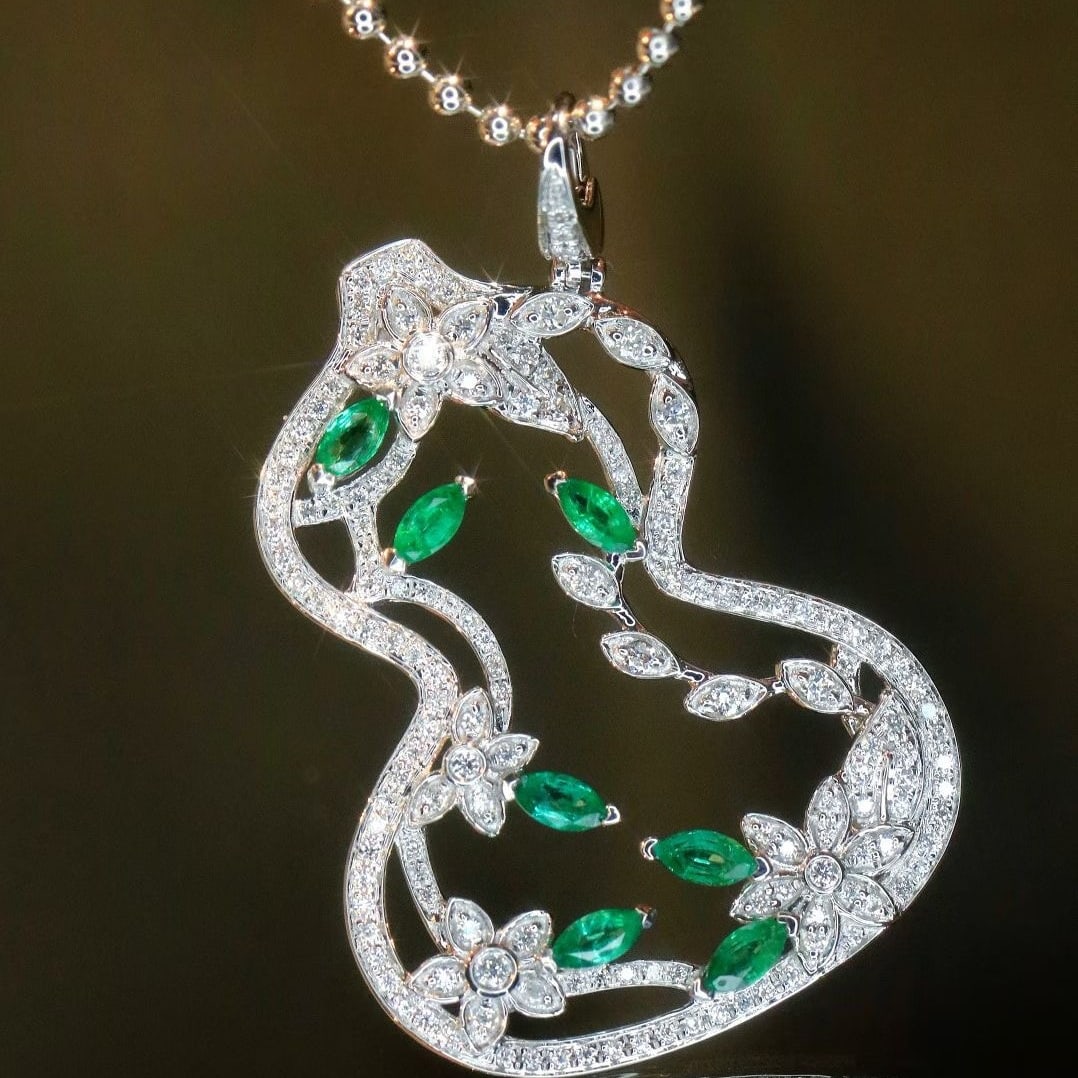 14k Gold 1.08 Ctw Natural Emerald & Diamond Pendant( Without Chain ): Ref:231061038 // gold content:14k gold // main gemstone:emerald // shape:marquise // carat weight:0. 5ct // color:green // treatment:natural // // adjacent gemstone 2 : diamond // shape:round // carat