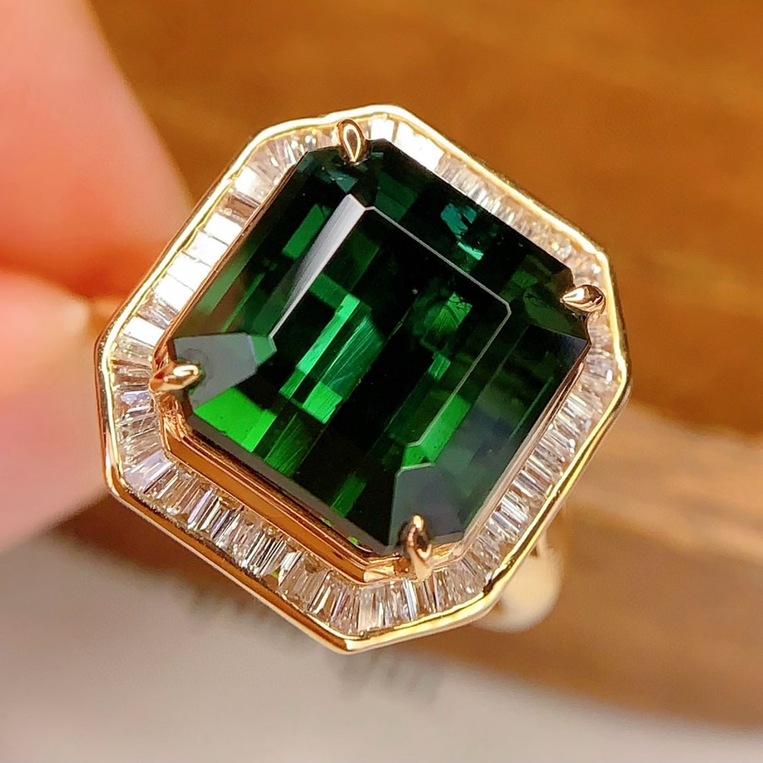 14k Gold 8.96 Ct Natural Tourmaline & Diamond Ring: Ref:231061056 // gold content:14k gold // ring size:7. 25us // // main gemstone:tourmaline // shape:octagonal // carat weight:8. 96ct // color:green // treatment:natural // // adjacent gemstone 2 :