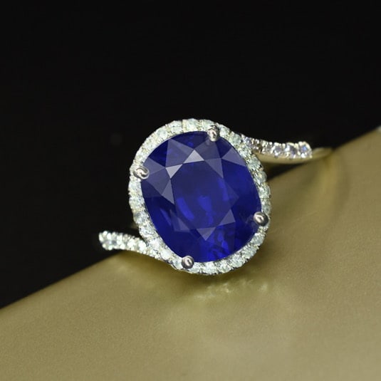 14k Gold 1.8 Ct Natural Sapphire & Diamond Ring: Ref:231061068 // gold content:14k gold // ring size:7. 25us // // main gemstone:sapphire // shape:oval // carat weight:1. 8ct // color:blue // treatment:natural // // adjacent gemstone 2 : diamond //