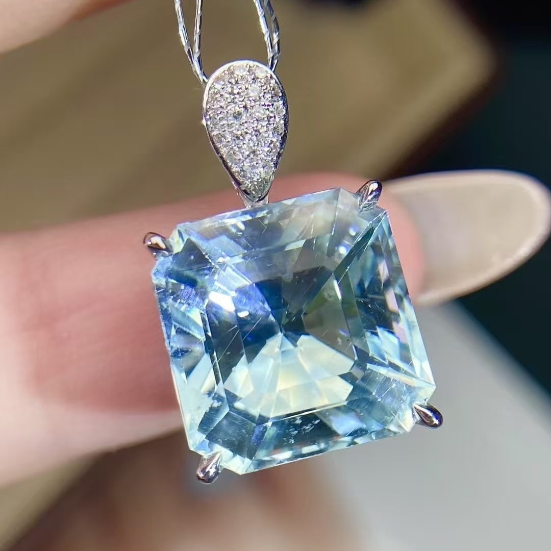 14k Gold 10.3 Ct Natural Aquamarine & Diamond Pendant( Without Chain ): Ref:231061099 // gold content:14k gold // main gemstone:aquamarine // shape:asscher // carat weight:10. 3ct // color:blue // treatment:natural // // adjacent gemstone 2 : diamond // number of stones:2