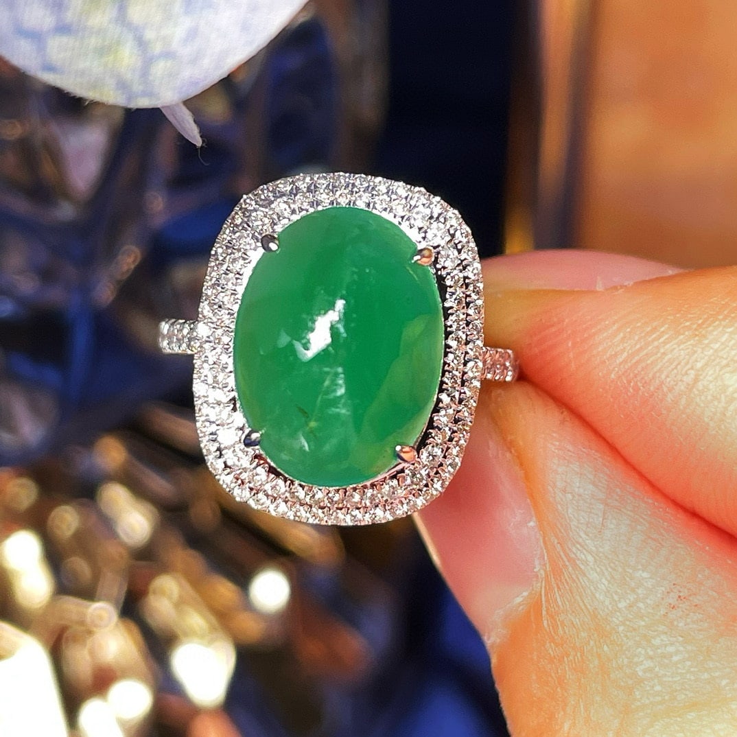 14k Gold 5.57 Ctw Natural Emerald & Diamond Ring: Ref:231061112 // gold content:14k gold // ring size:7. 25us // // main gemstone:emerald // shape:oval // carat weight:5. 1ct // color:green // treatment:natural // // adjacent gemstone 2 : diamond // 