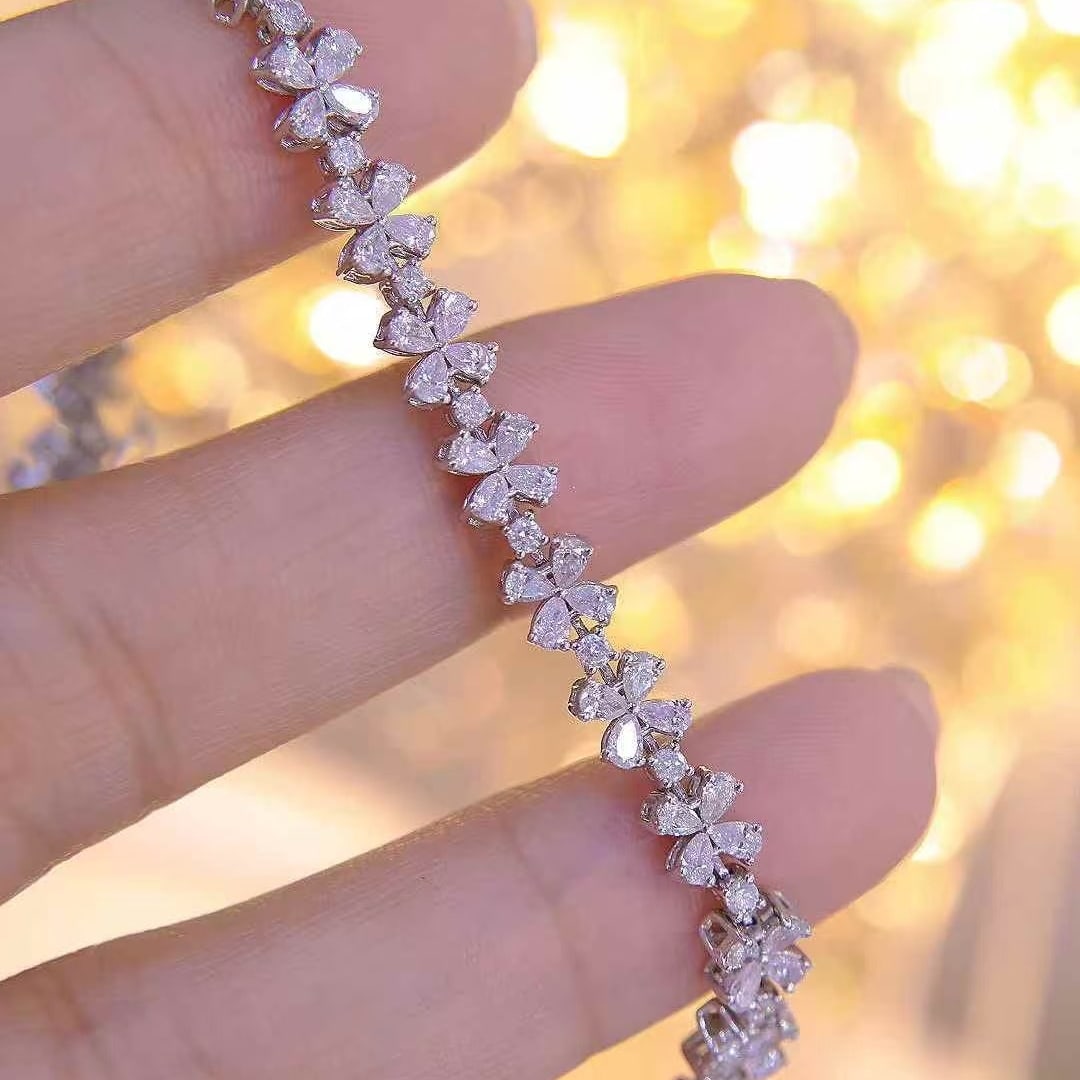 14k Gold 5 Ct Natural H Diamond Bracelet: Ref:231061127 // gold content:14k gold // main gemstone:diamond // shape:pear & round // carat weight:5ct // clarity grade:vs-si // color:h // treatment:natural // Condition: New Low Estimate: