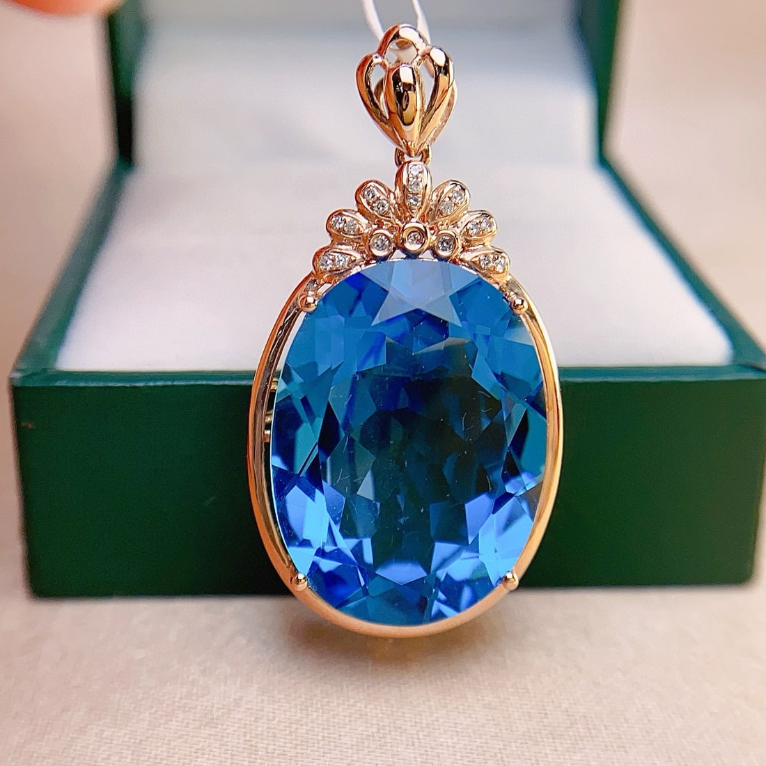 14k Gold 20.45 Ct Natural Topaz & Diamond Pendant( Without Chain ): Ref:231061131 // gold content:14k gold // main gemstone:topaz // shape:oval // carat weight:20. 45ct // color:blue // treatment:natural // // adjacent gemstone 2 : diamond // number of stones:18 //