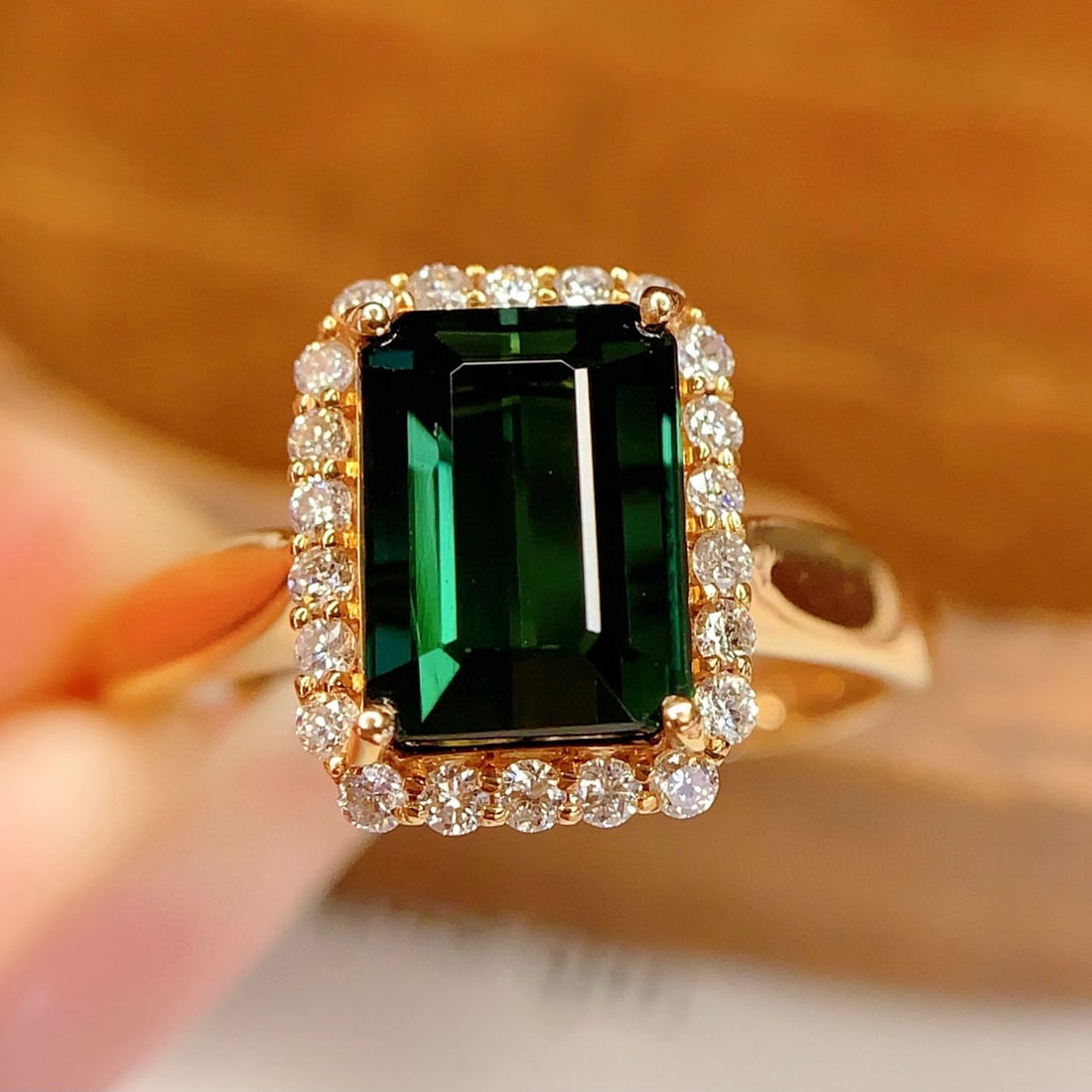 14k Gold 2.85 Ct Natural Tourmaline & Diamond Ring: Ref:231061181 // gold content:14k gold // ring size:7. 25us // // main gemstone:tourmaline // shape:octagonal // carat weight:2. 85ct // color:green // treatment:natural // // adjacent gemstone 2 :