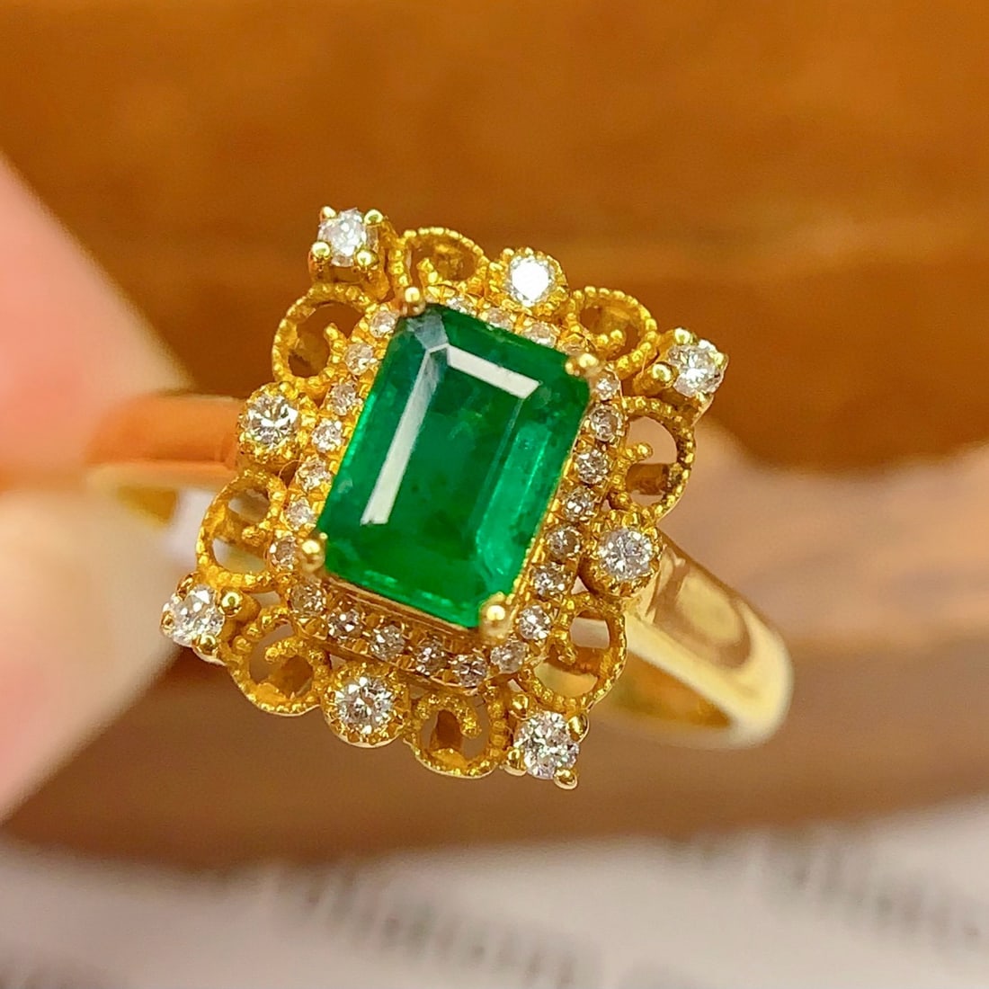 14k Gold 0.7 Ct Natural Emerald & Diamond Ring - 5