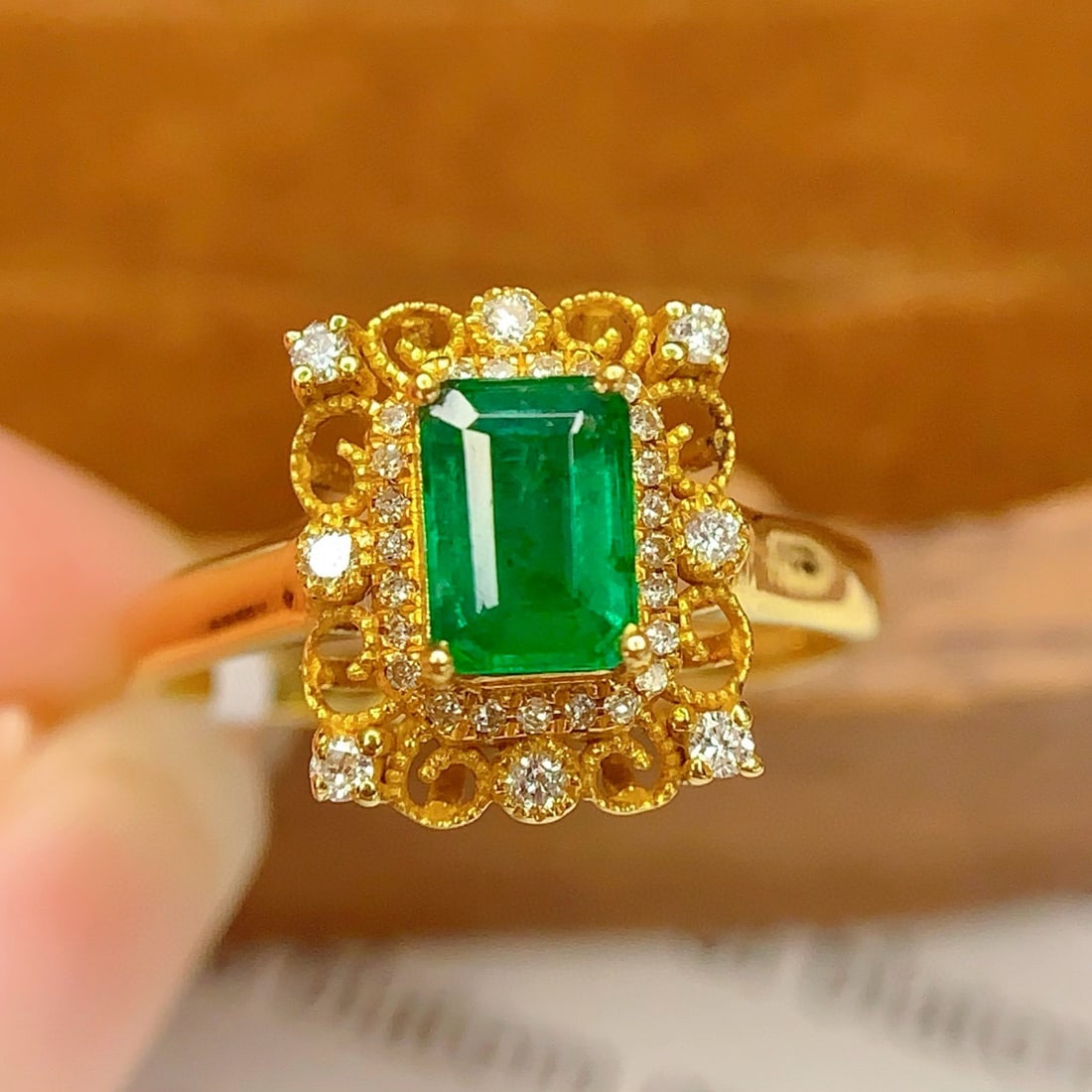 14k Gold 0.7 Ct Natural Emerald & Diamond Ring - 6
