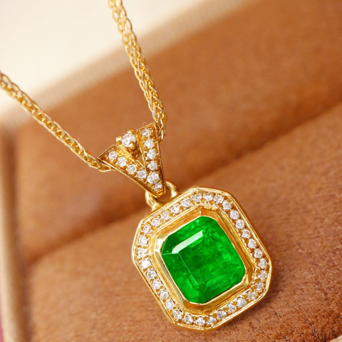 14k Gold 1.04 Ctw Natural Emerald & Diamond Pendant( Without Chain ) - 3
