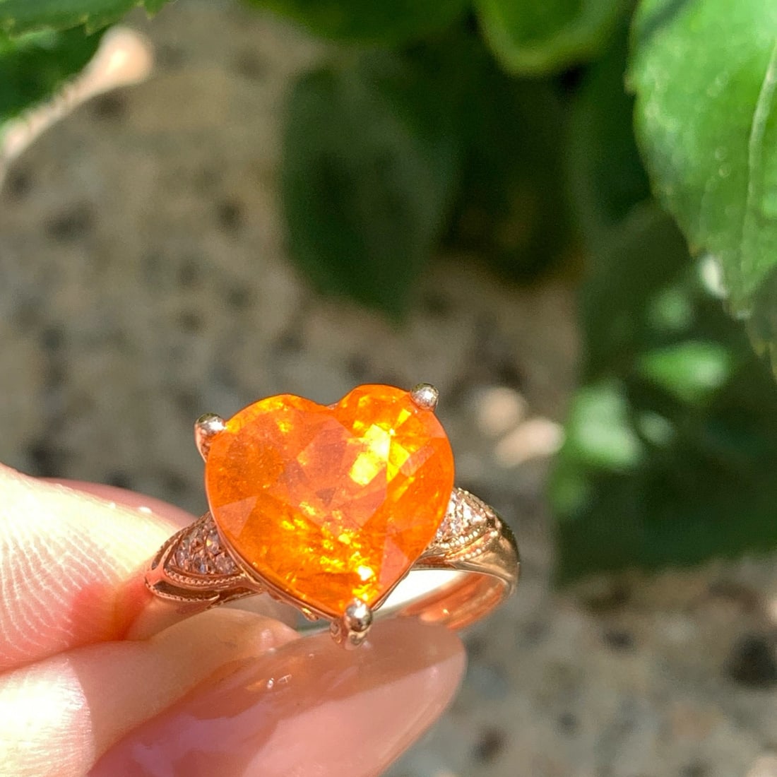 14k Gold 6.15 Ct Natural Spessartine & Diamond Ring: Ref:231061218 // gold content:14k gold // ring size:7. 25us // // main gemstone:spessartine // shape:heart // carat weight:6. 15ct // color:orange // treatment:natural // // adjacent gemstone 2 :