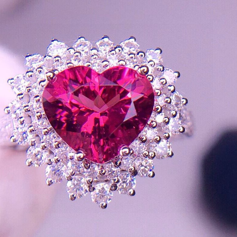 14k Gold 2.82 Ct Natural Tourmaline & Diamond Ring: Ref:231061223 // gold content:14k gold // ring size:7. 25us // // main gemstone:tourmaline // shape:heart // carat weight:2. 82ct // color:red // treatment:natural // // adjacent gemstone 2 : diamond 