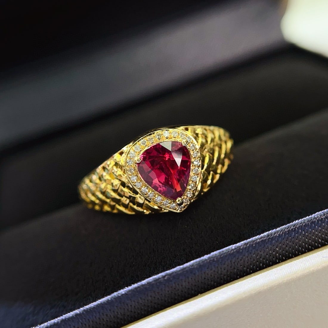 14k Gold 1.15 Ct Natural Ruby & Diamond Ring: Ref:231061230 // gold content:14k gold // ring size:7. 25us // // main gemstone:ruby // shape:pear // carat weight:1. 15ct // color:red // treatment:natural // // adjacent gemstone 2 : diamond //