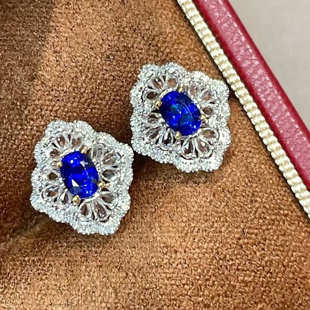 14k Gold 0.8 Ct Natural Sapphire & Diamond & Sapphire Earrings: Ref:231061235 // gold content:14k gold // main gemstone:sapphire // shape:oval // carat weight:0. 8ct // color:blue // treatment:natural // // adjacent gemstone 2 : diamond // shape:round // clarity g
