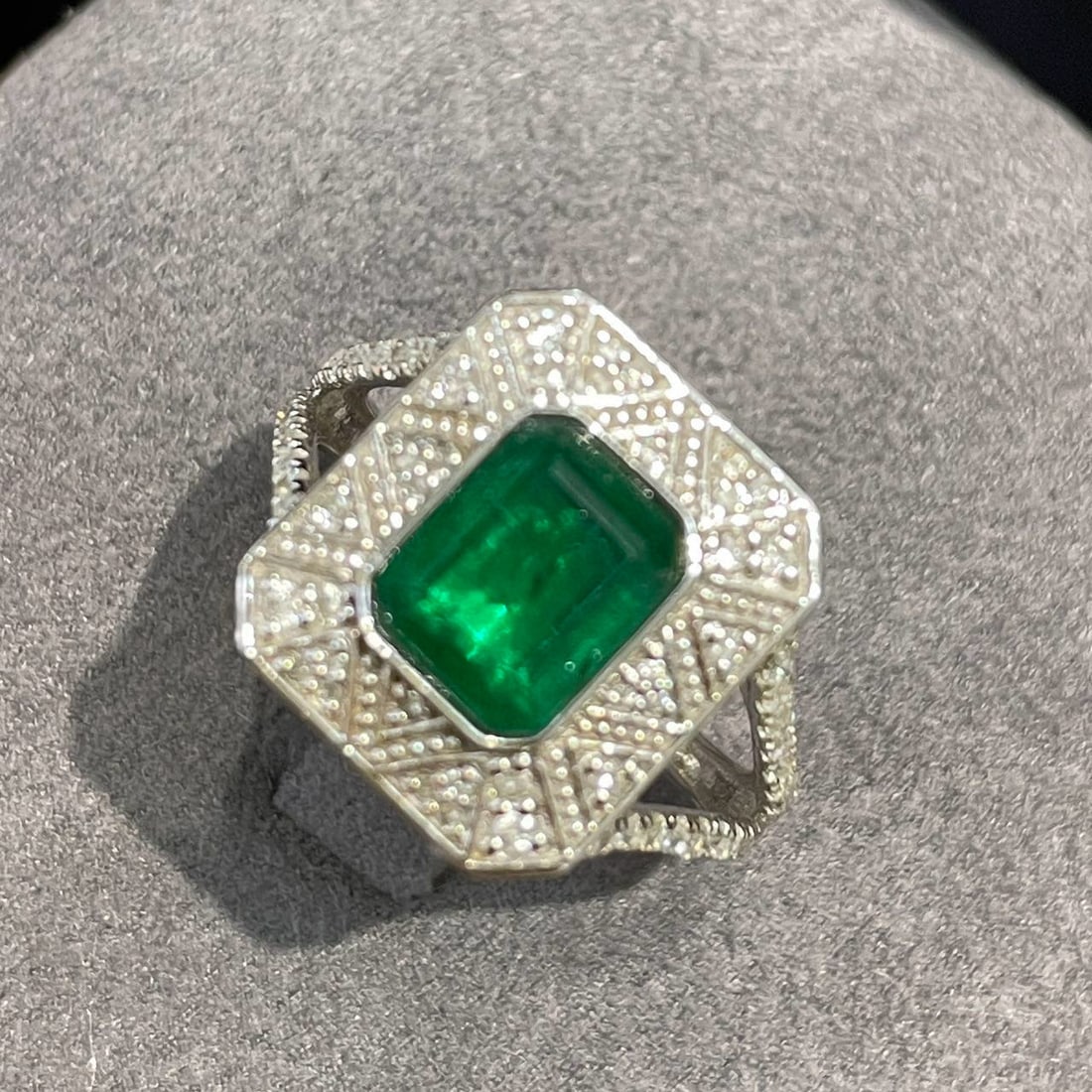 14k Gold 1.5 Ct Vivid Green Natural Emerald & Diamond Ring - 3