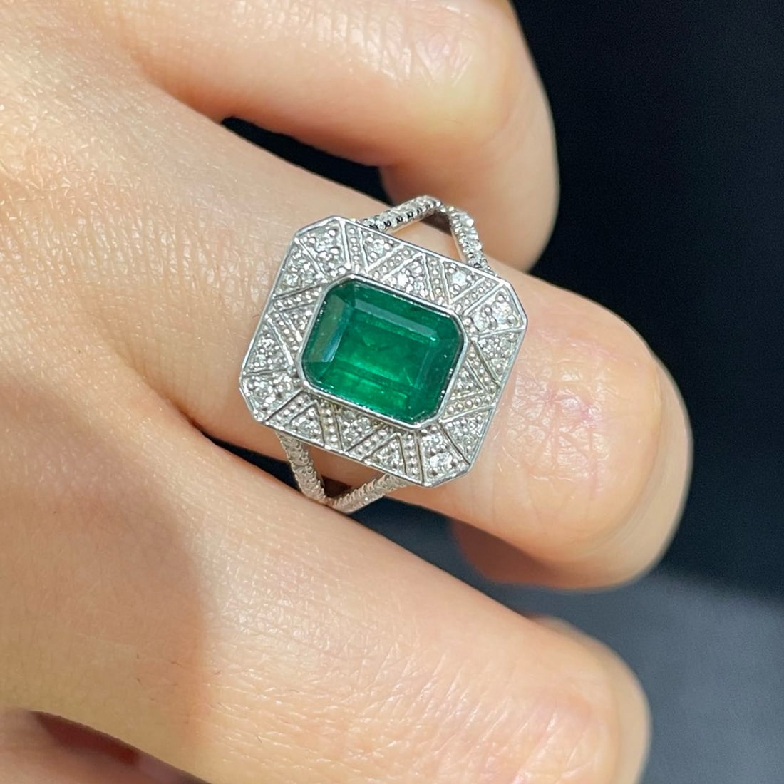 14k Gold 1.5 Ct Vivid Green Natural Emerald & Diamond Ring - 6